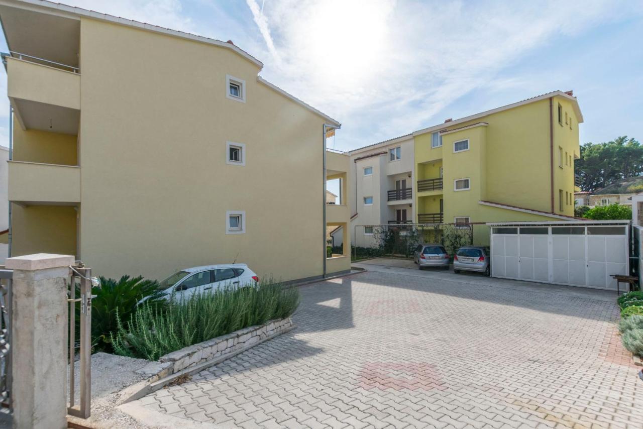 Apartment Dora Дуче Экстерьер фото
